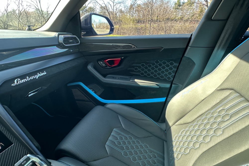 2024 Lamborghini Urus Image 10