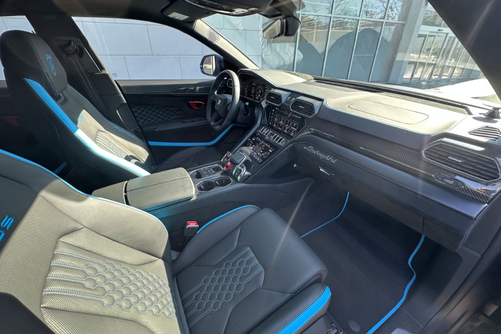 2024 Lamborghini Urus Image 11