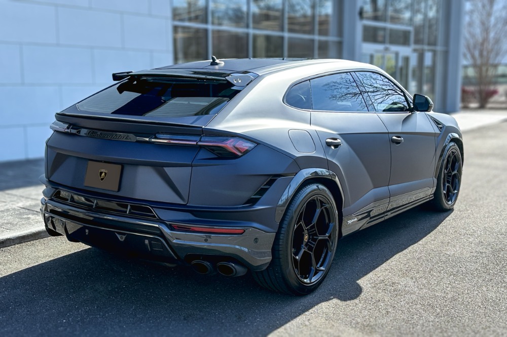 2024 Lamborghini Urus Image 2