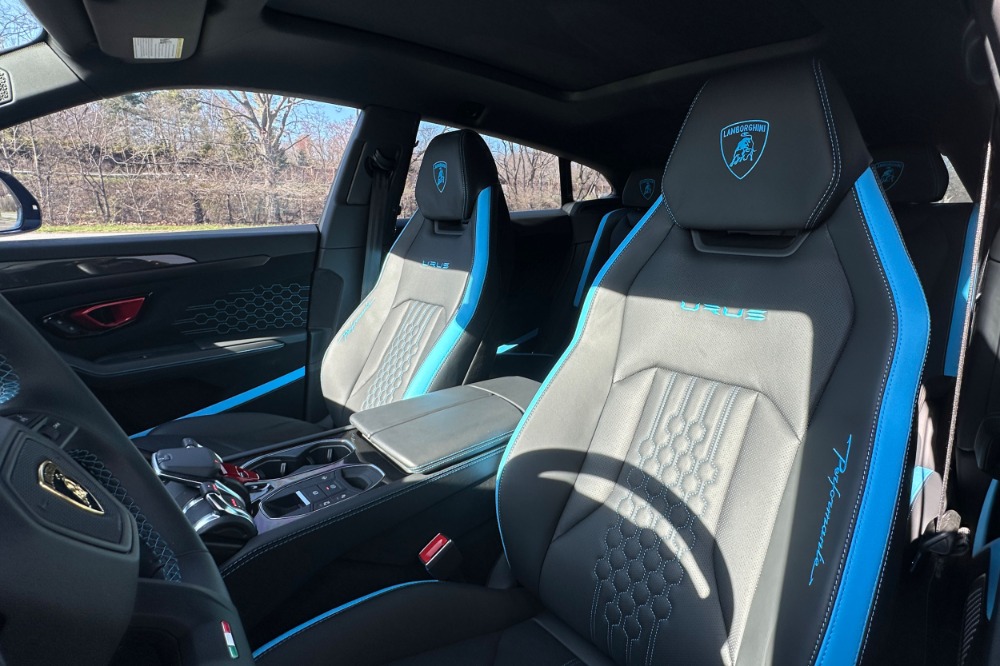 2024 Lamborghini Urus Image 8