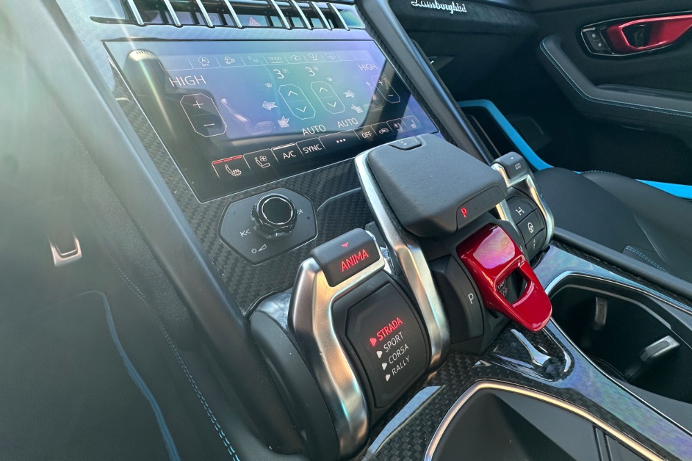 2024 Lamborghini Urus Image 9