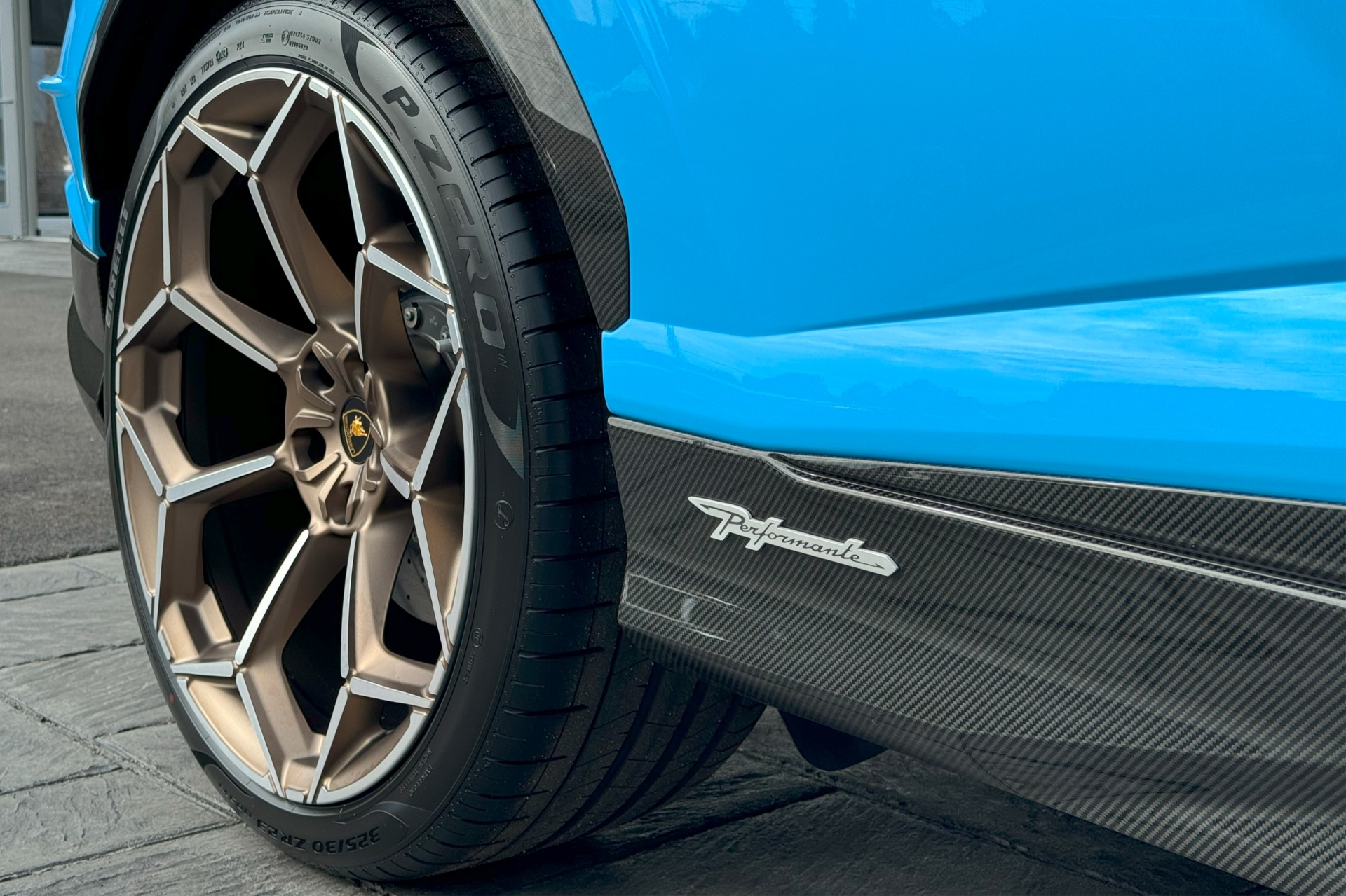 2024 Lamborghini Urus Image 11
