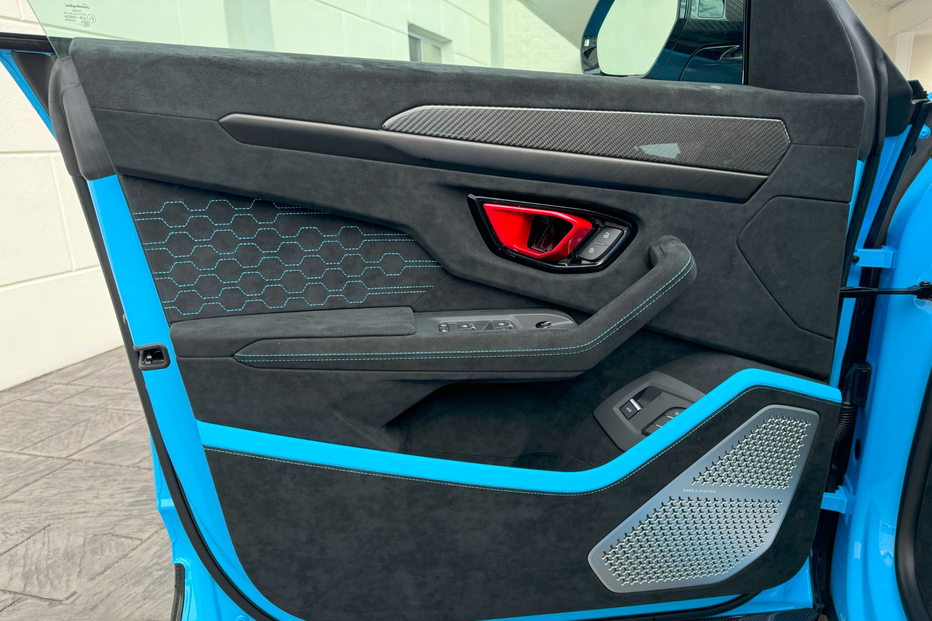2024 Lamborghini Urus Image 12