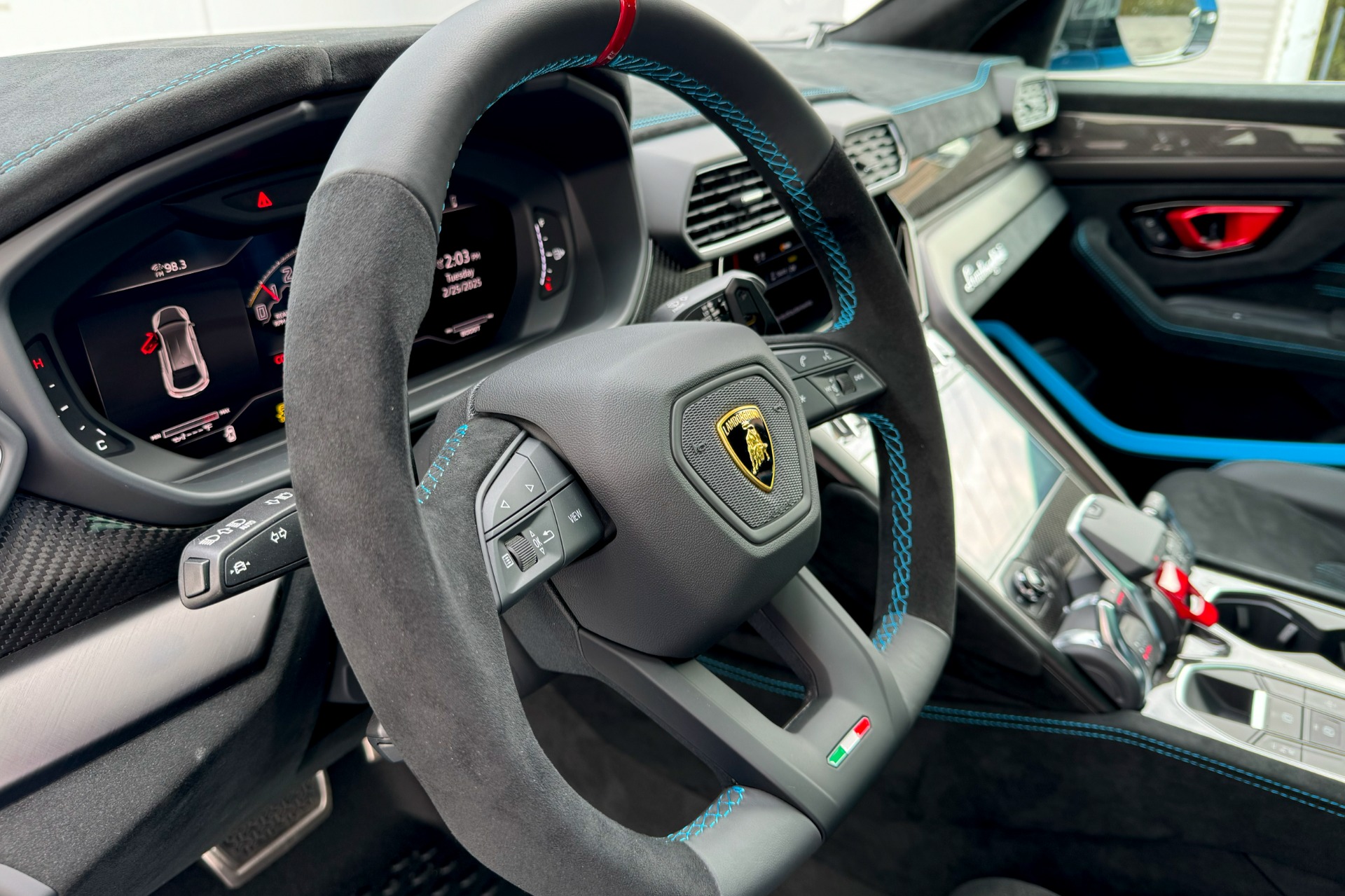 2024 Lamborghini Urus Image 14