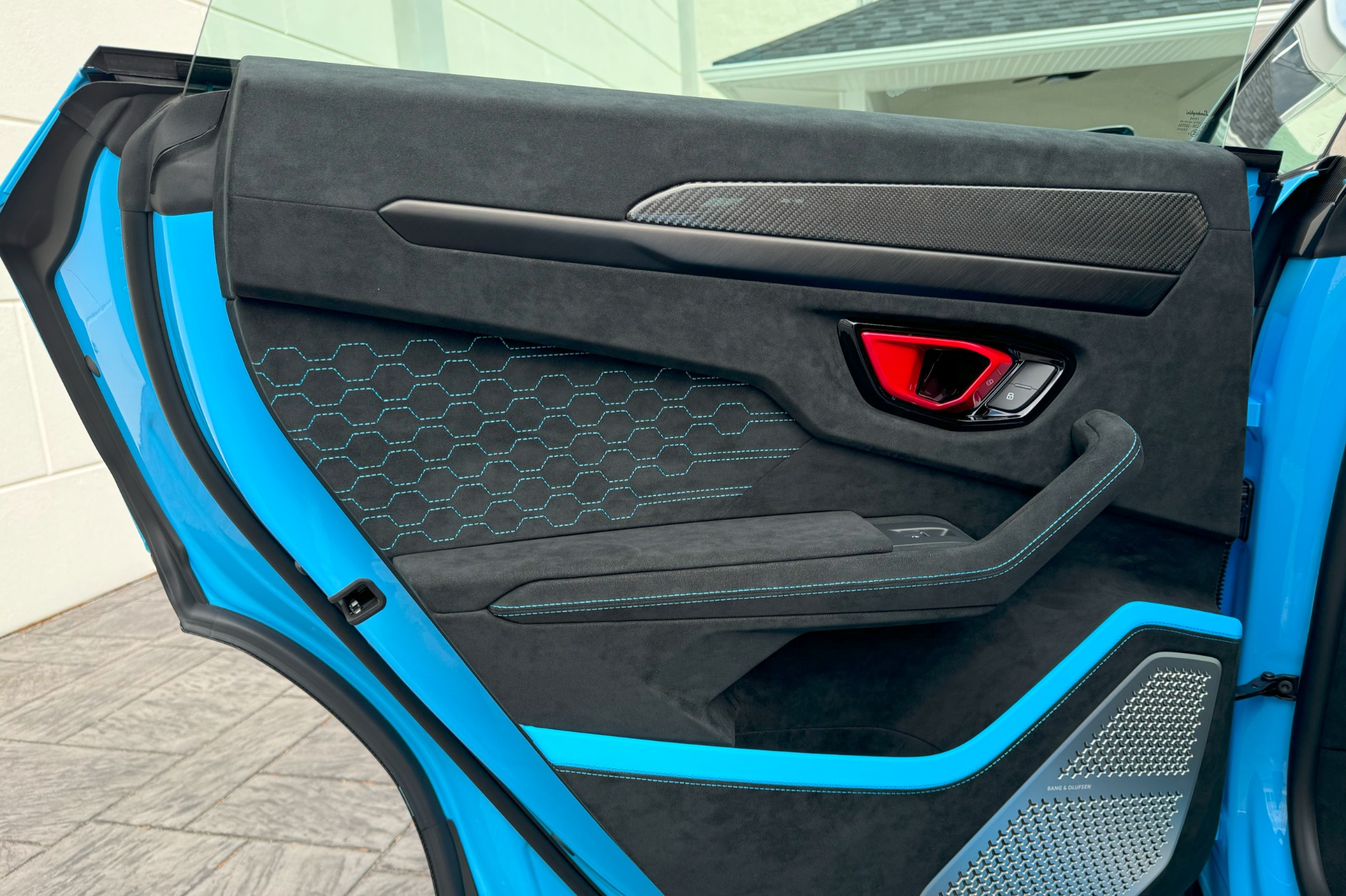 2024 Lamborghini Urus Image 16