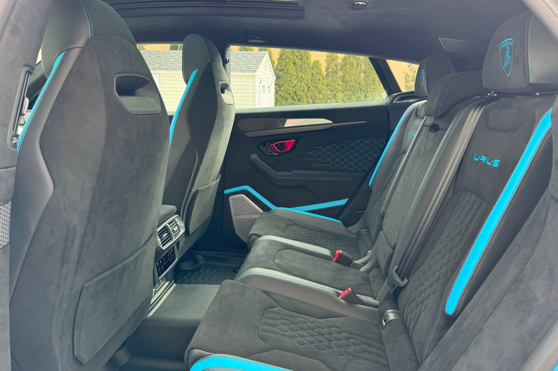 2024 Lamborghini Urus Image 17