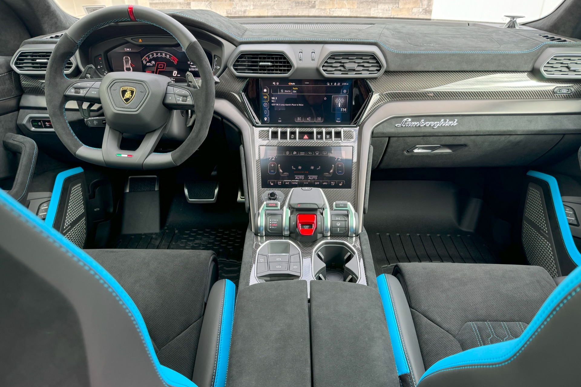 2024 Lamborghini Urus Image 2