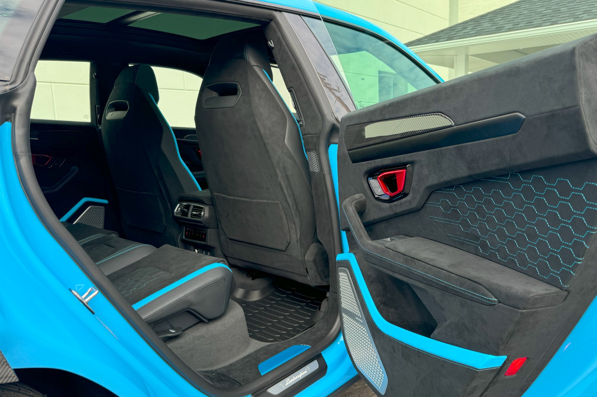 2024 Lamborghini Urus Image 20