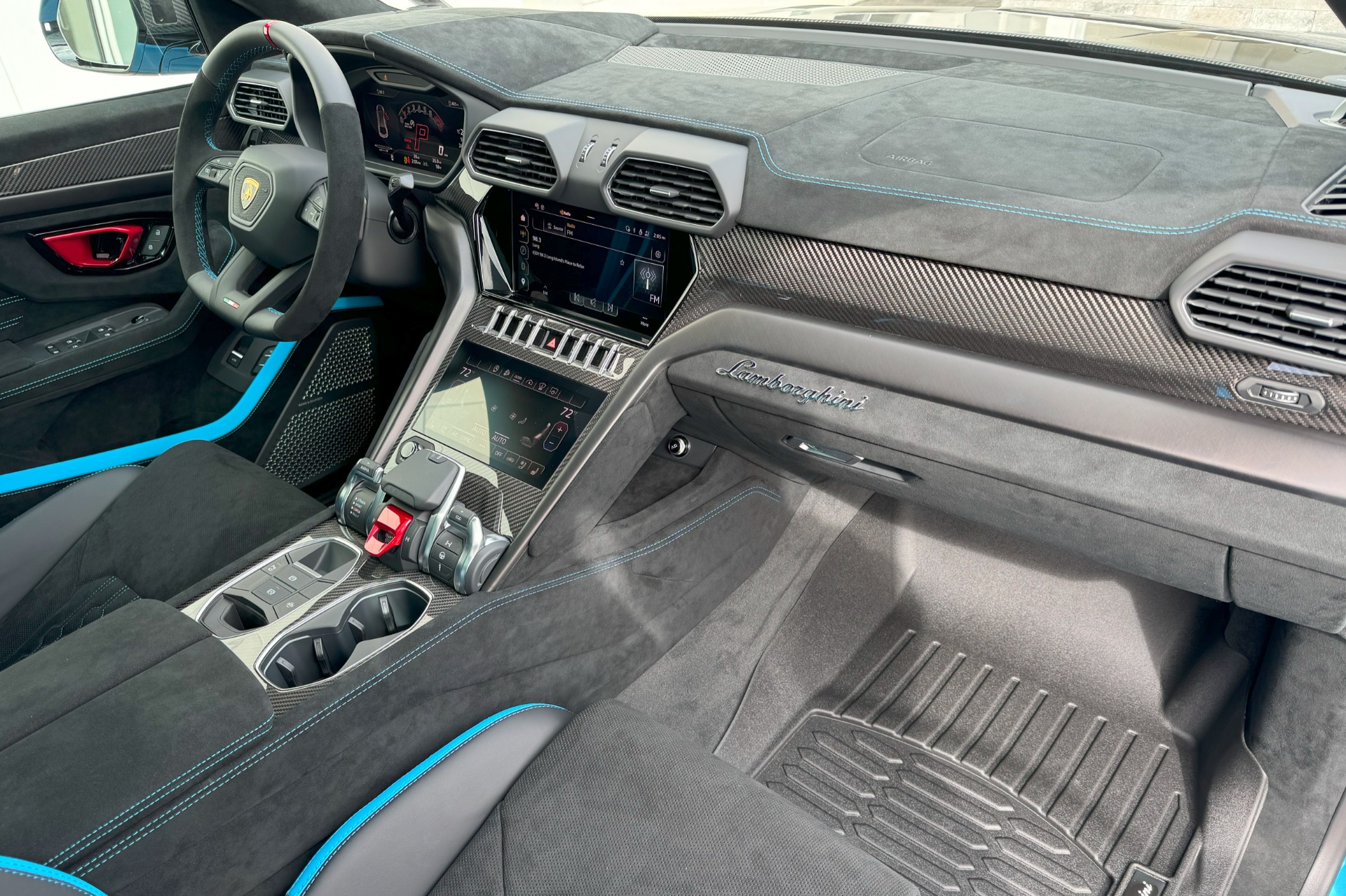 2024 Lamborghini Urus Image 21