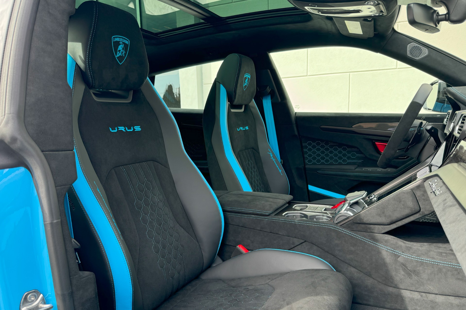 2024 Lamborghini Urus Image 22