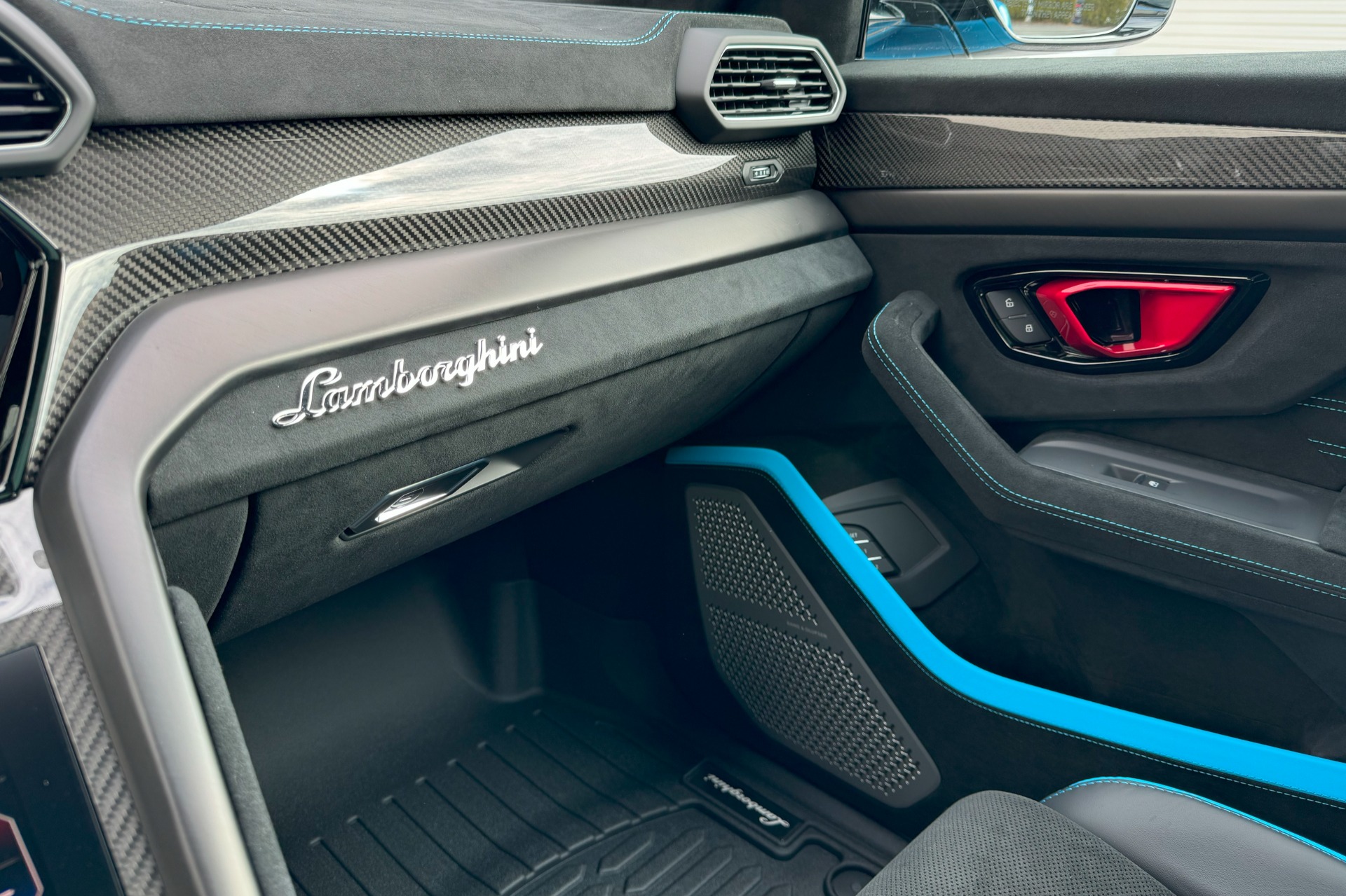 2024 Lamborghini Urus Image 23
