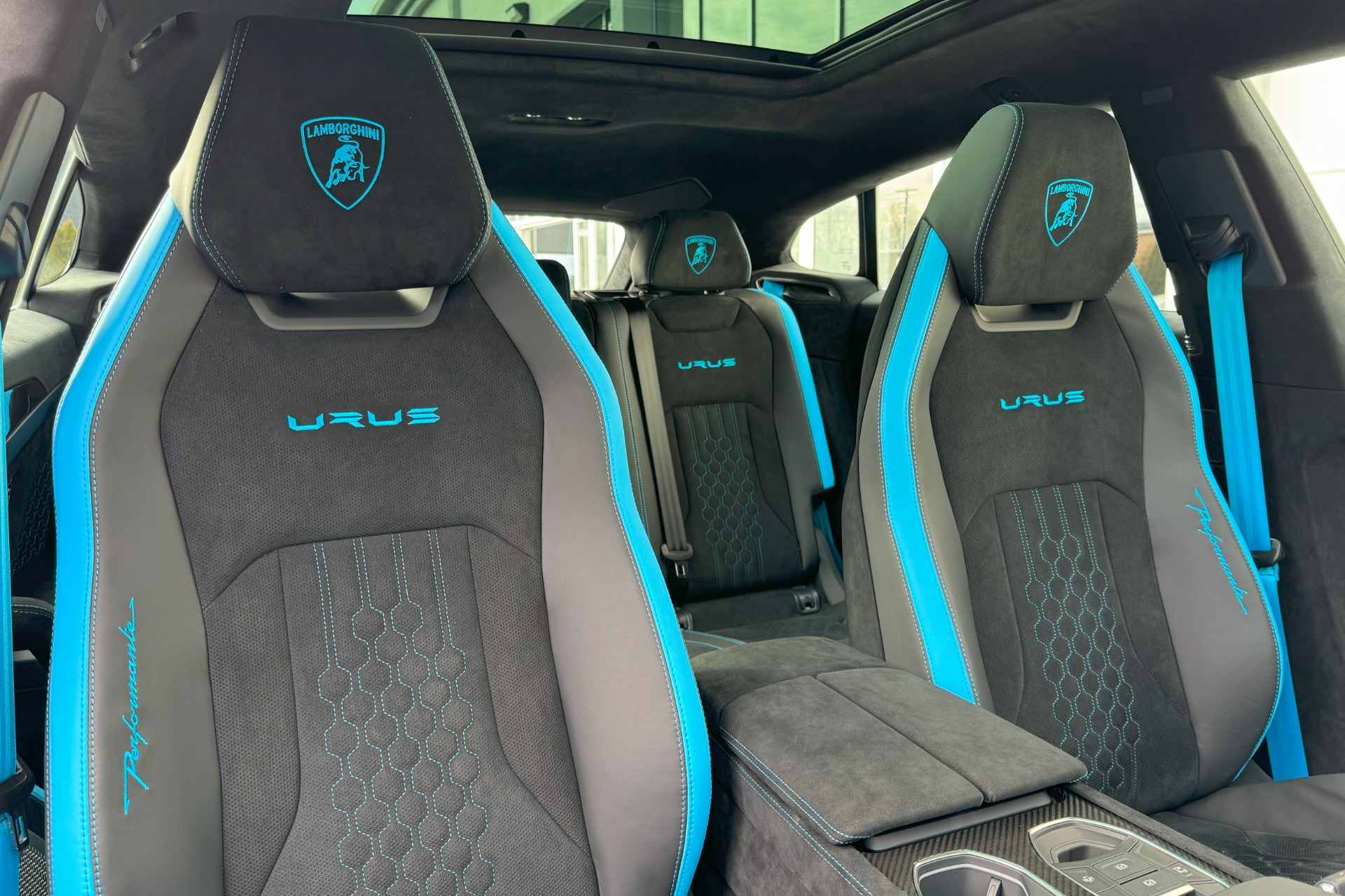 2024 Lamborghini Urus Image 4