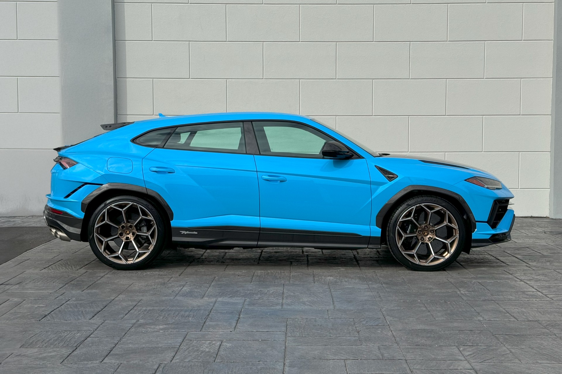 2024 Lamborghini Urus Image 6