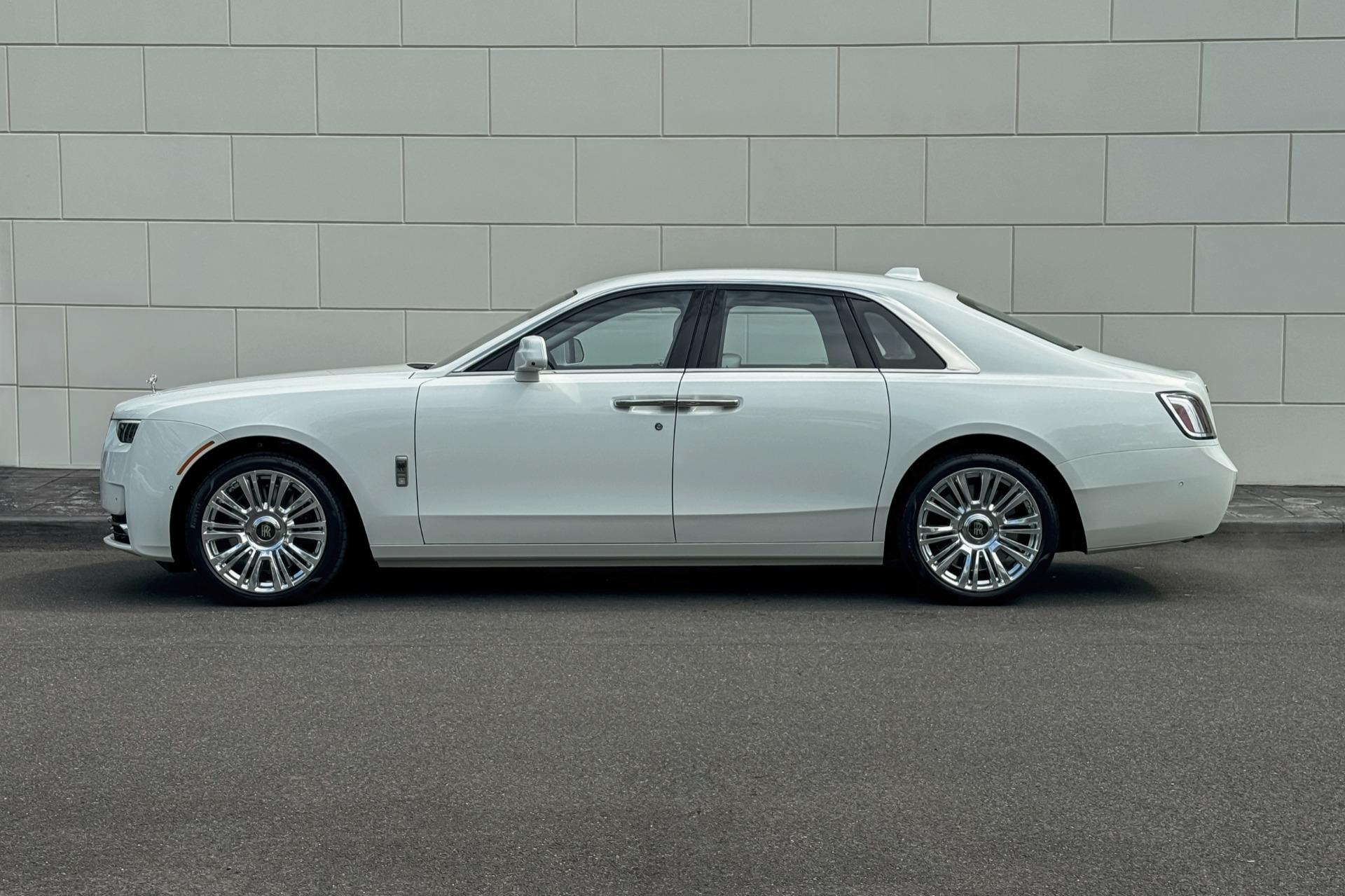 New-2025-Rolls-Royce-Ghost-