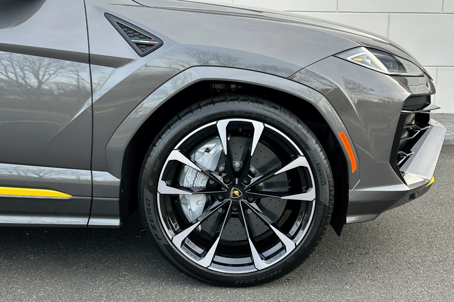Used-2025-Lamborghini-Urus-SE-