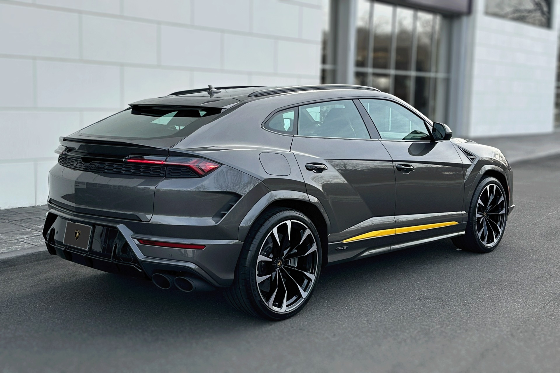 Used-2025-Lamborghini-Urus-SE-