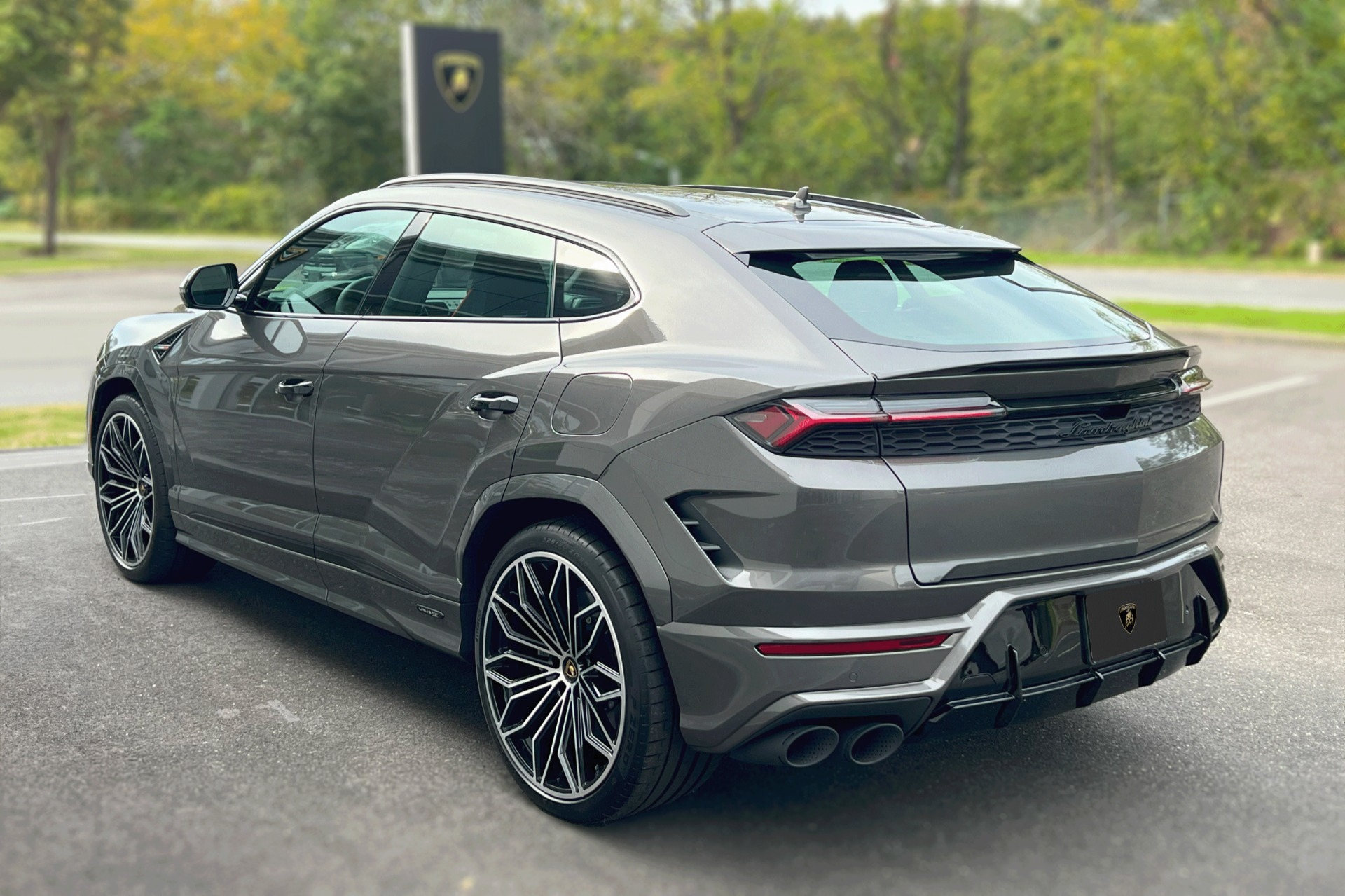 New-2025-Lamborghini-Urus-SE-