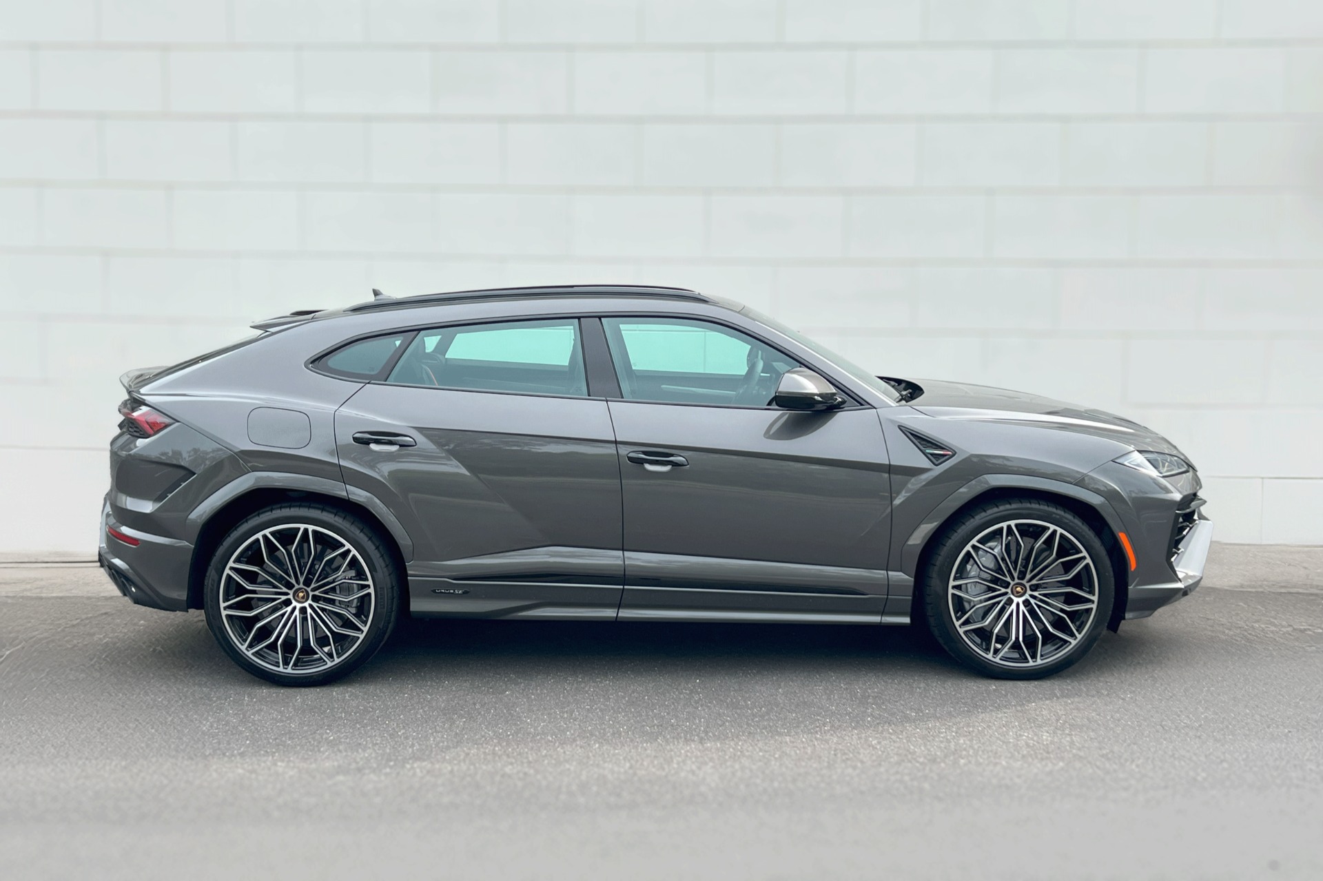 New-2025-Lamborghini-Urus-SE-