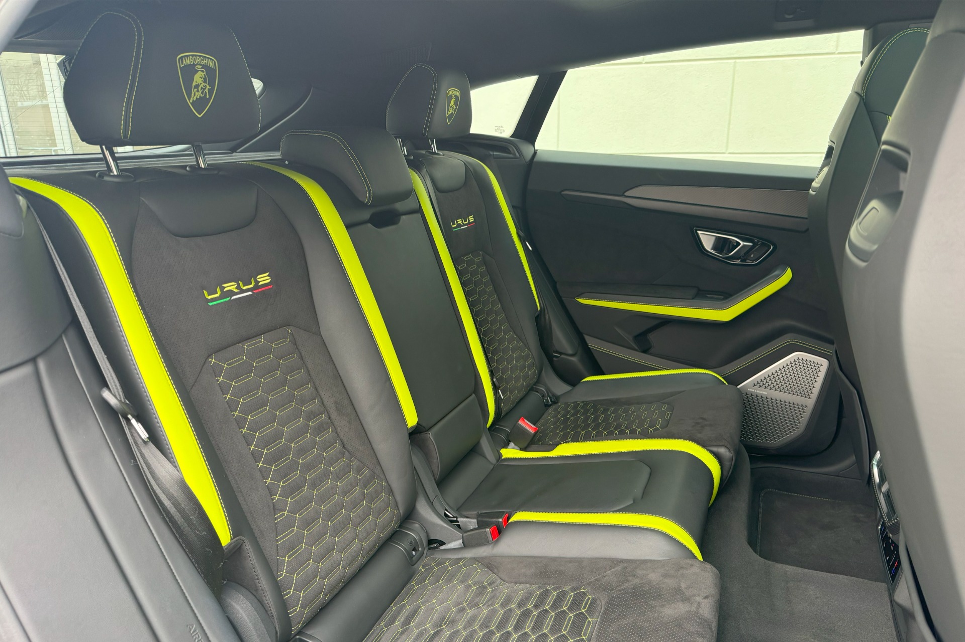 2022 Lamborghini Urus Image 14