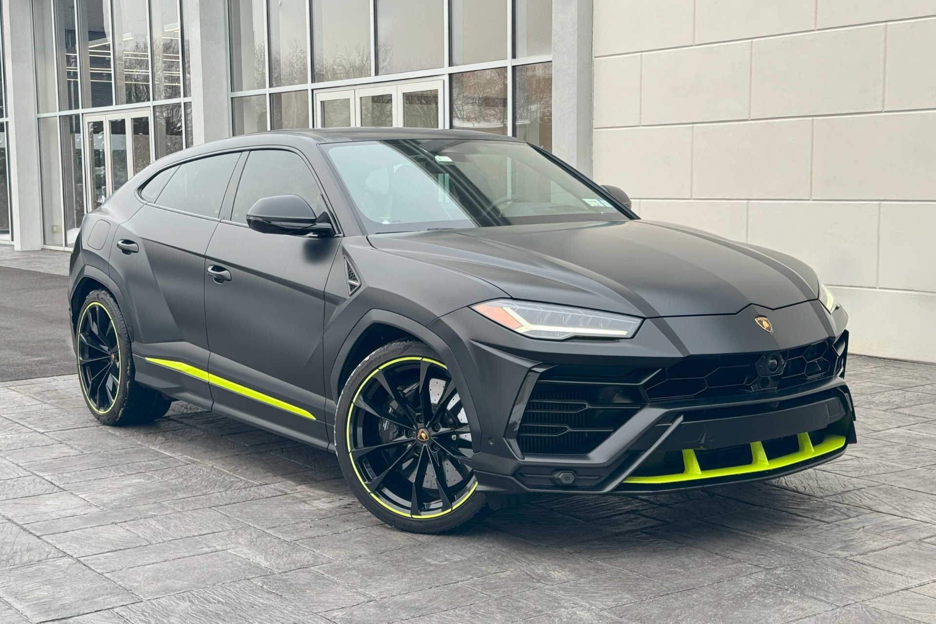2022 Lamborghini Urus Image 16
