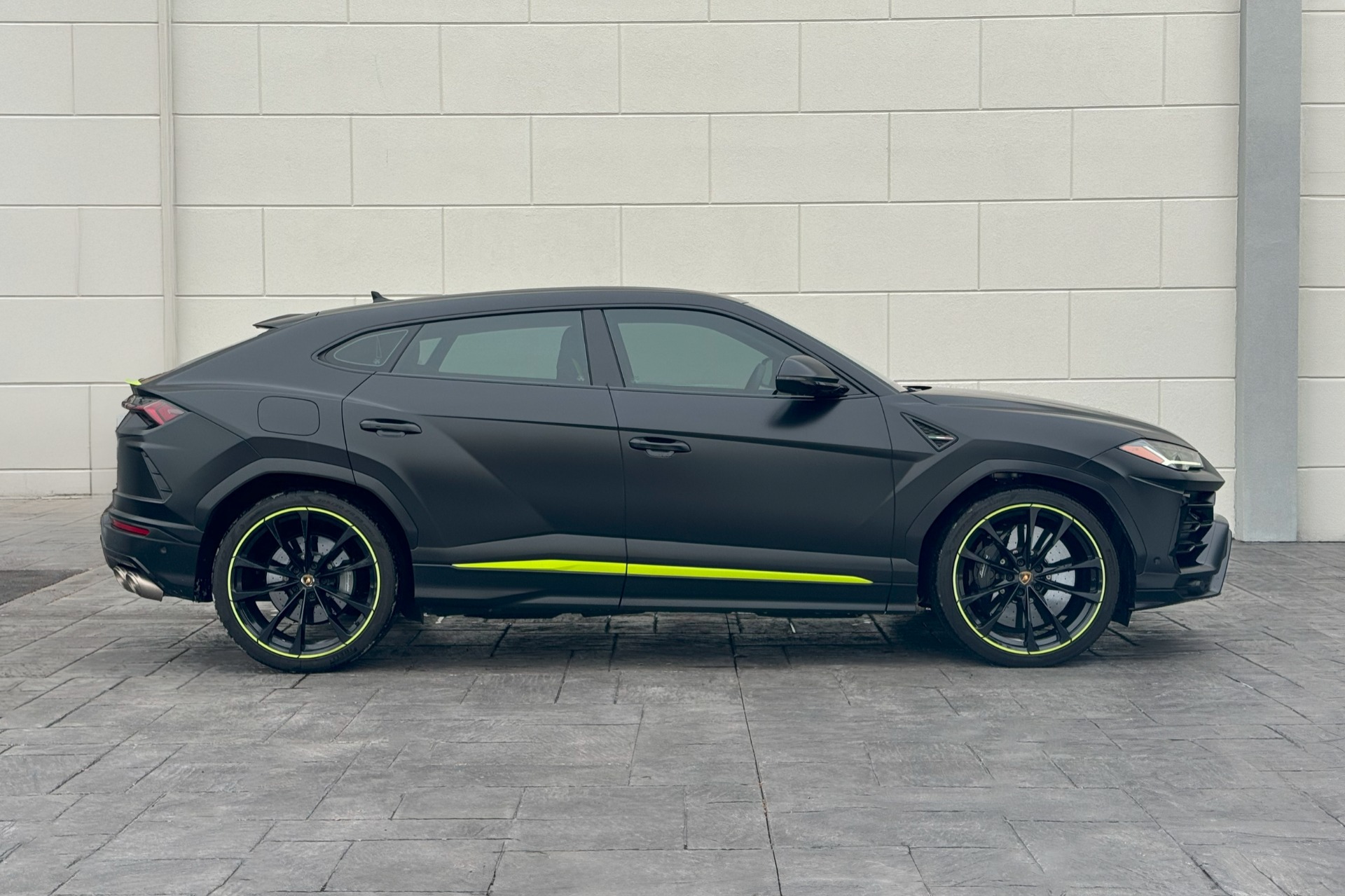 2022 Lamborghini Urus Image 17