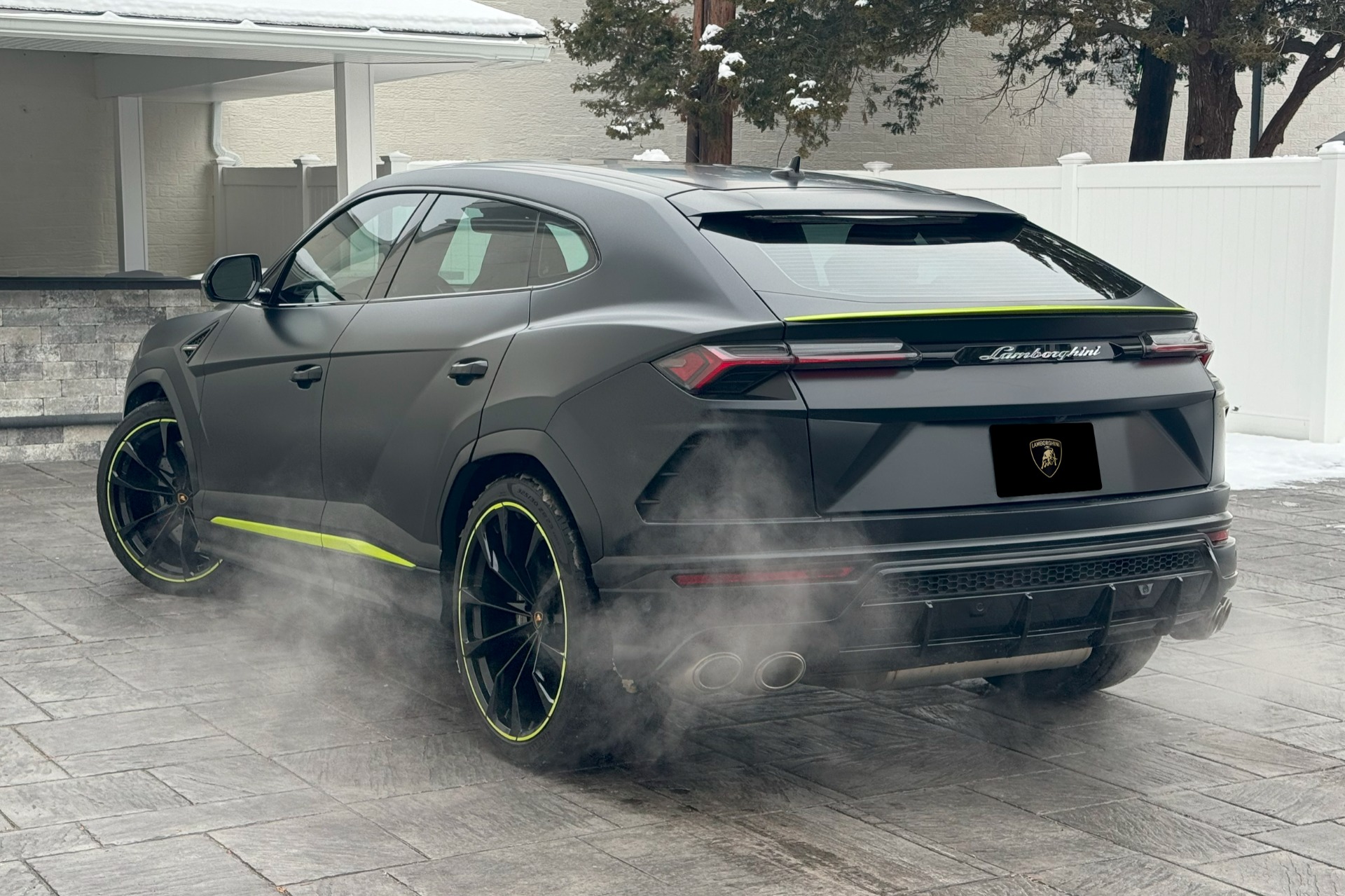 2022 Lamborghini Urus Image 2
