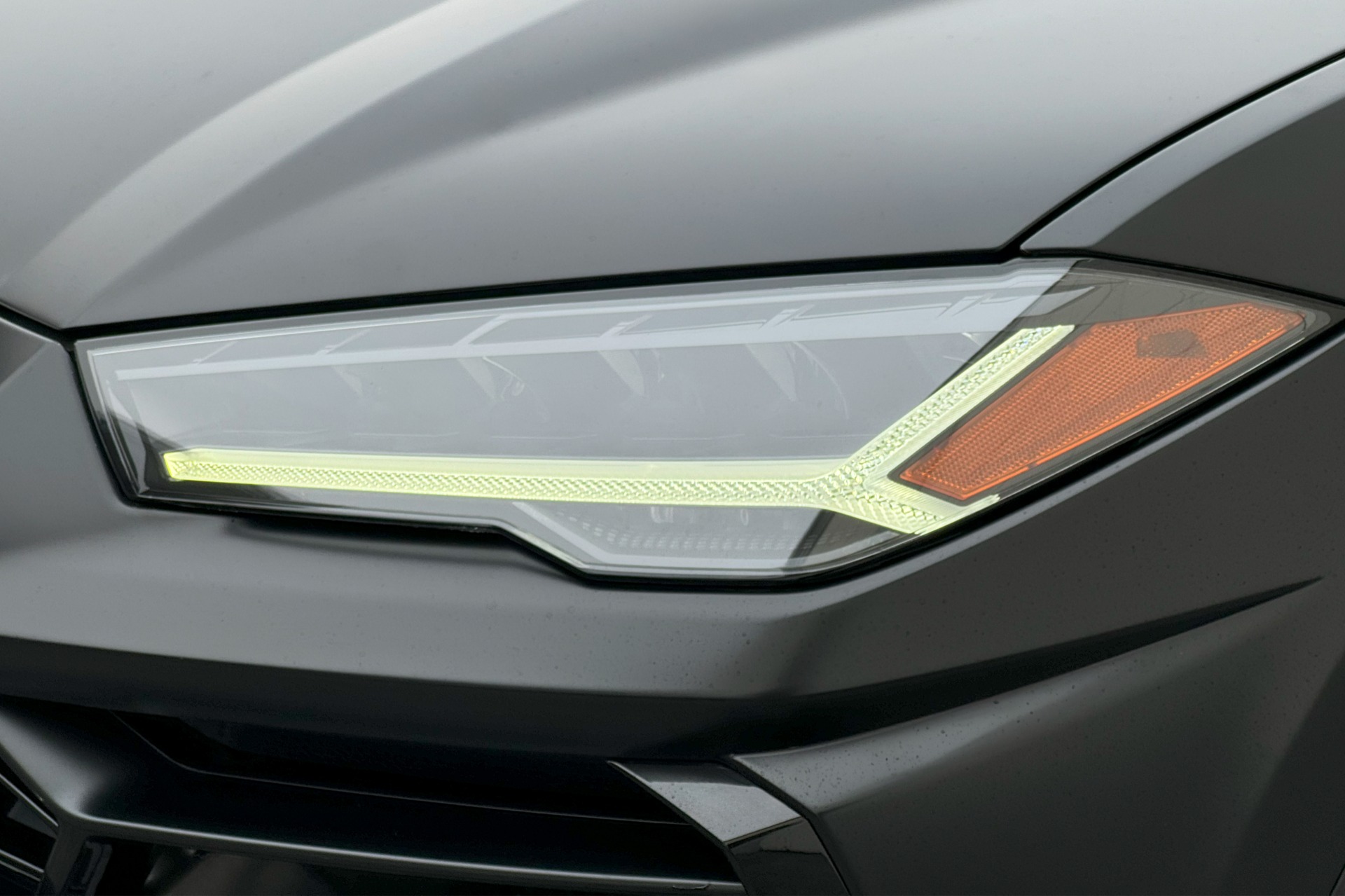 2022 Lamborghini Urus Image 22