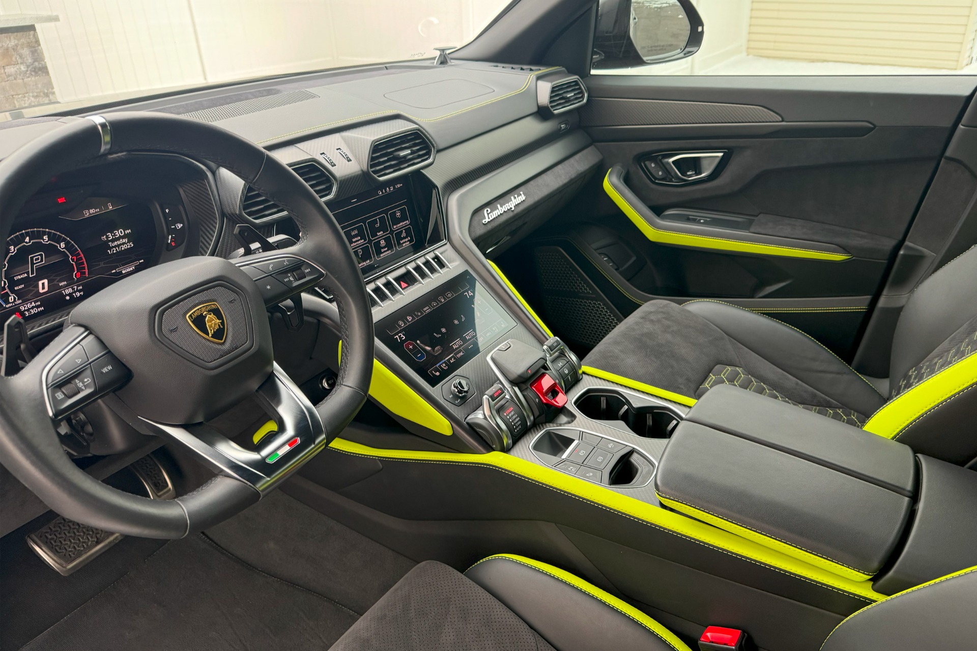 2022 Lamborghini Urus Image 4