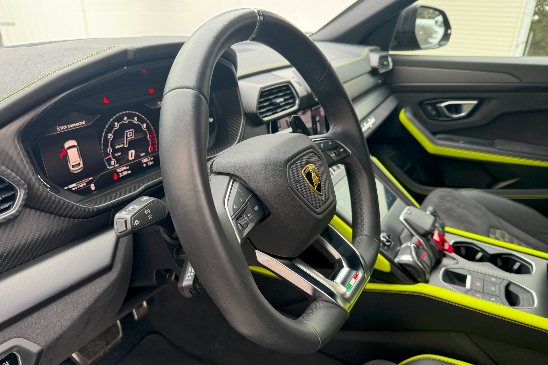 2022 Lamborghini Urus Image 5