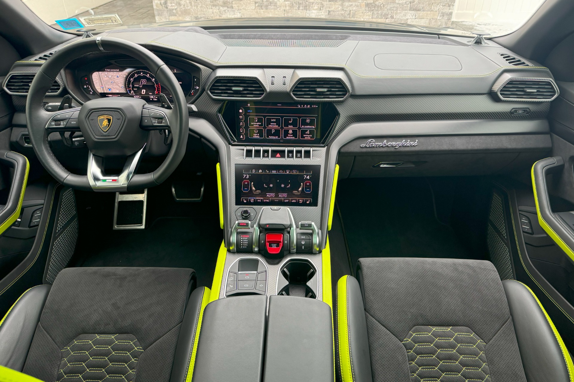 2022 Lamborghini Urus Image 8