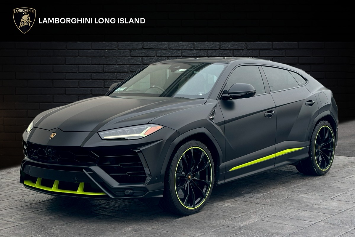 2022 Lamborghini Urus Image 1