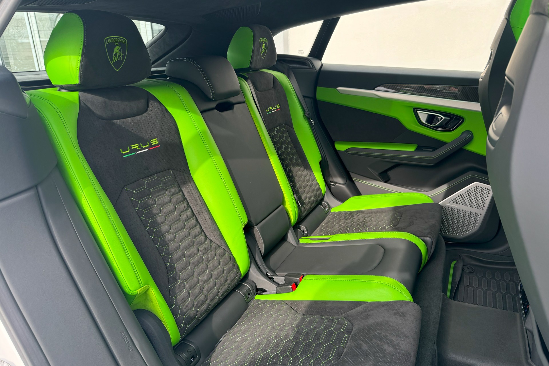 2022 Lamborghini Urus Image 15