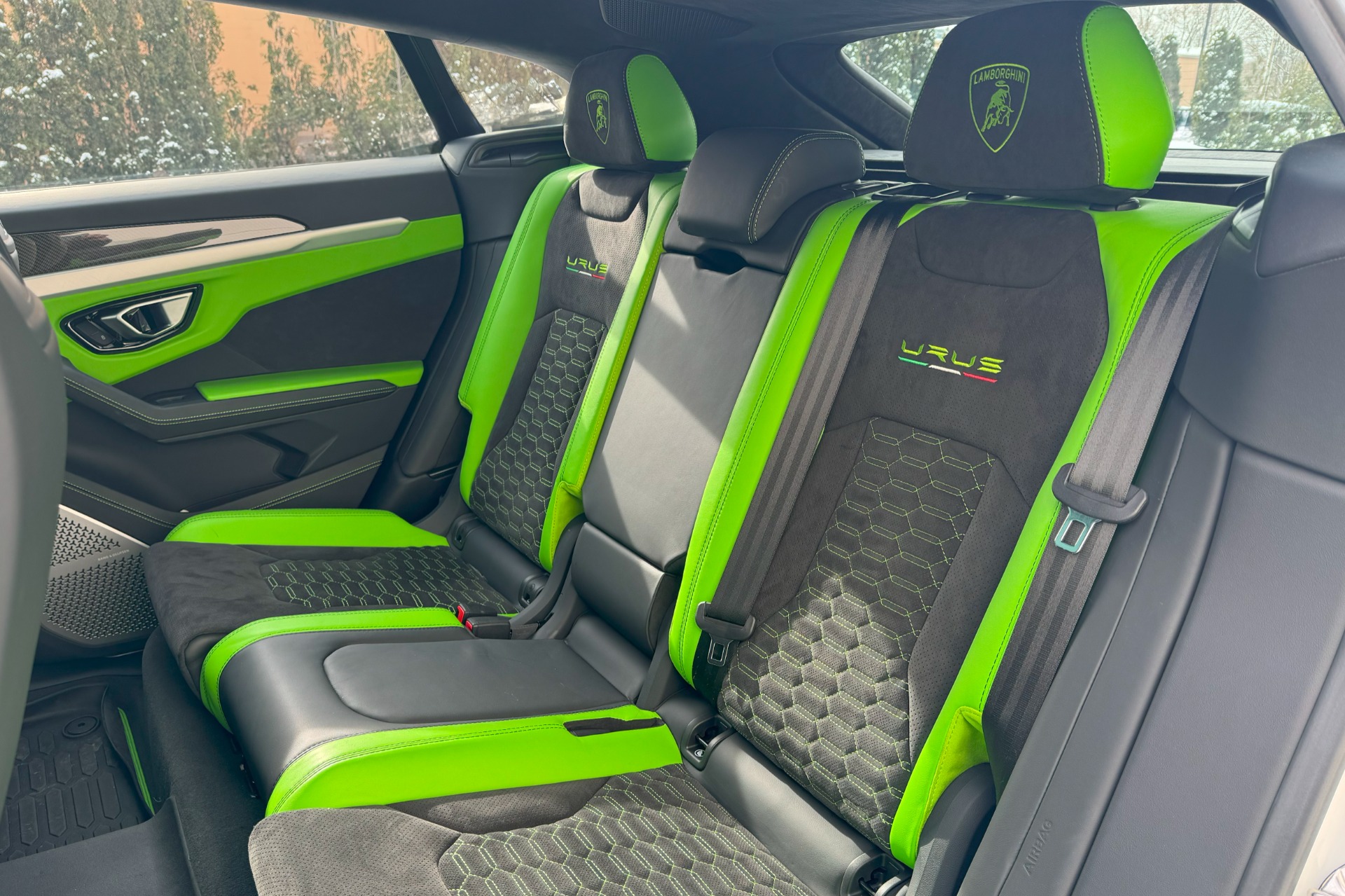 2022 Lamborghini Urus Image 16