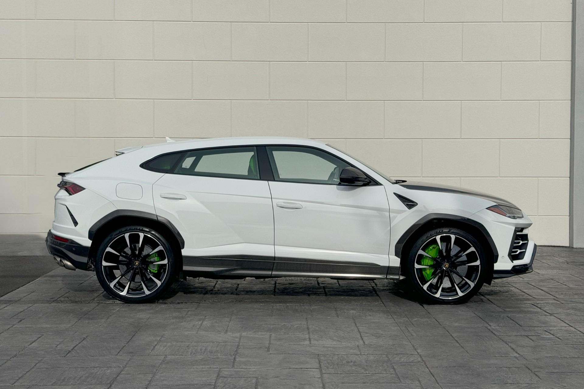 2022 Lamborghini Urus Image 19