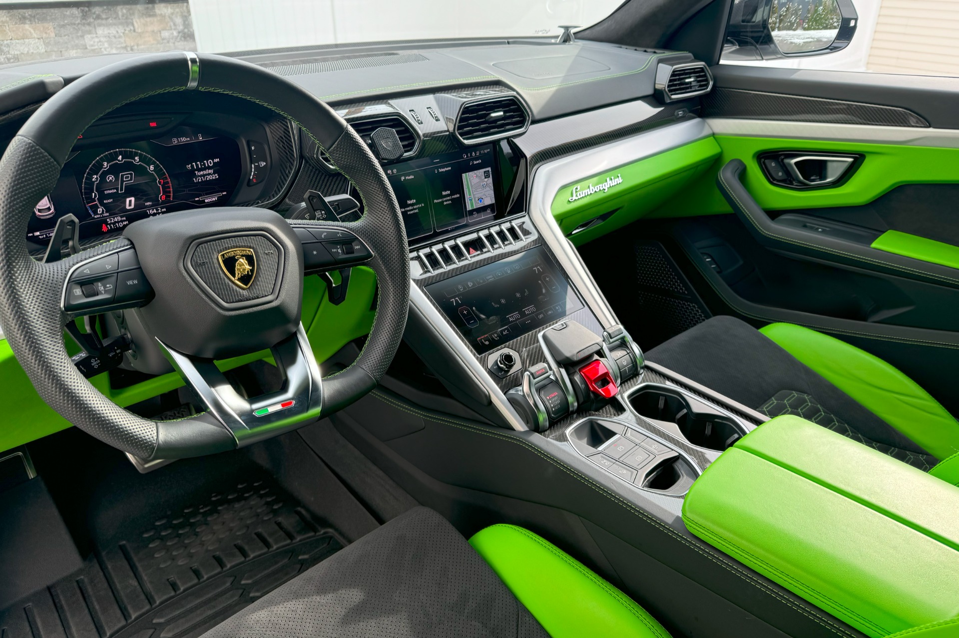 2022 Lamborghini Urus Image 4