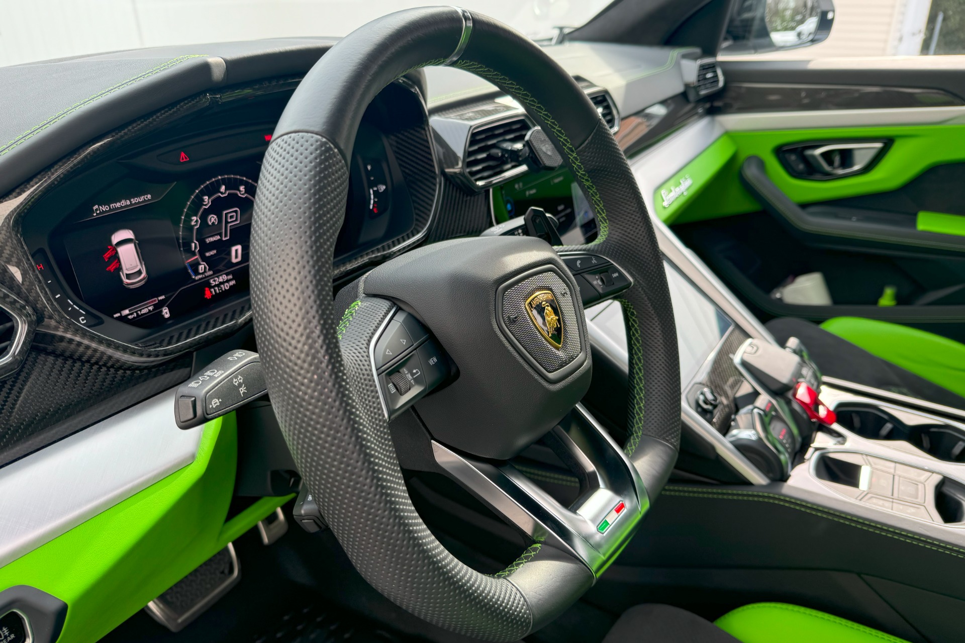 2022 Lamborghini Urus Image 5