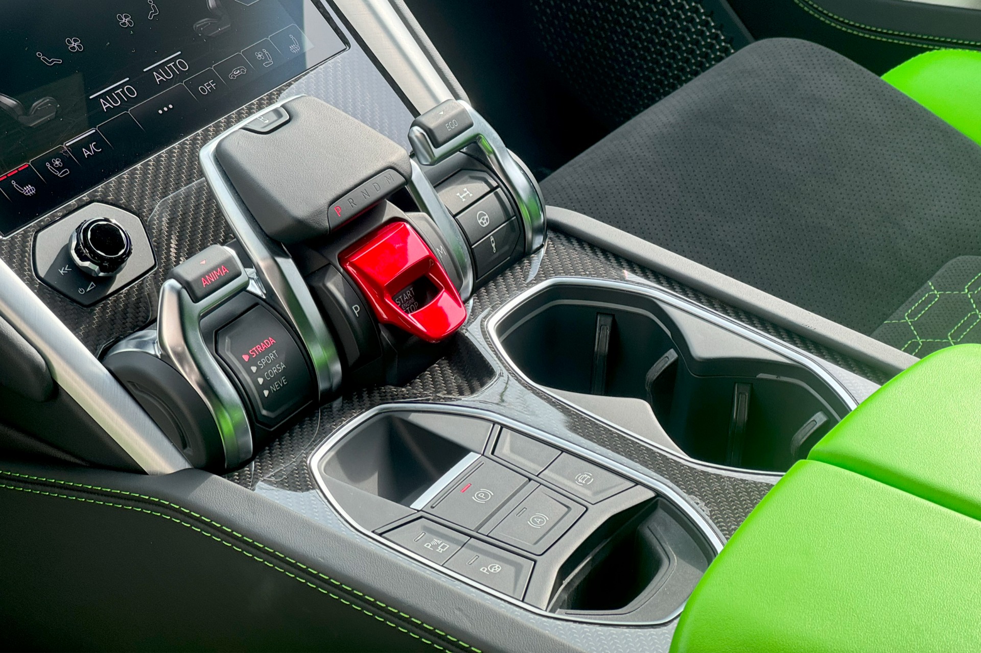 2022 Lamborghini Urus Image 6