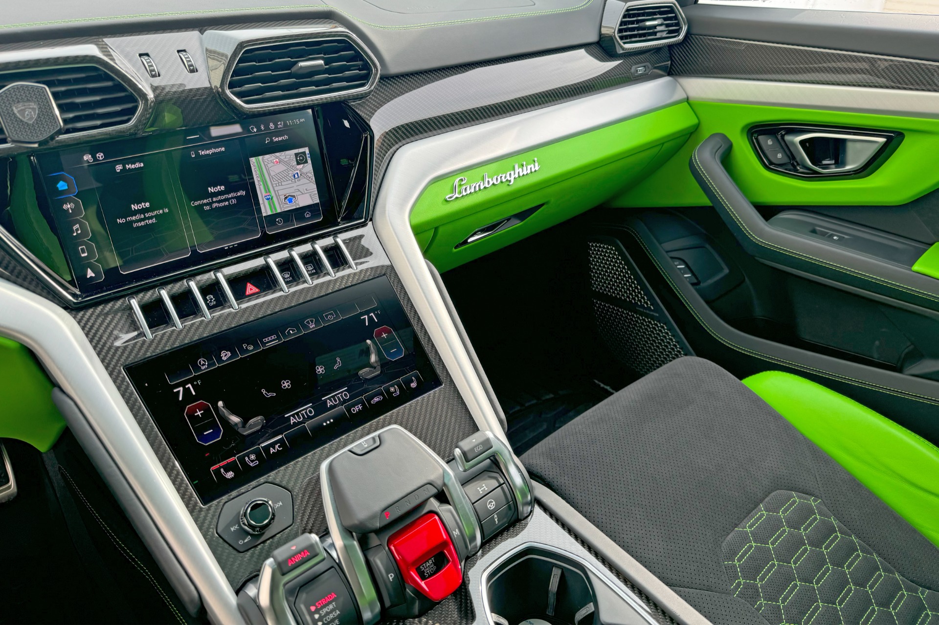 2022 Lamborghini Urus Image 8