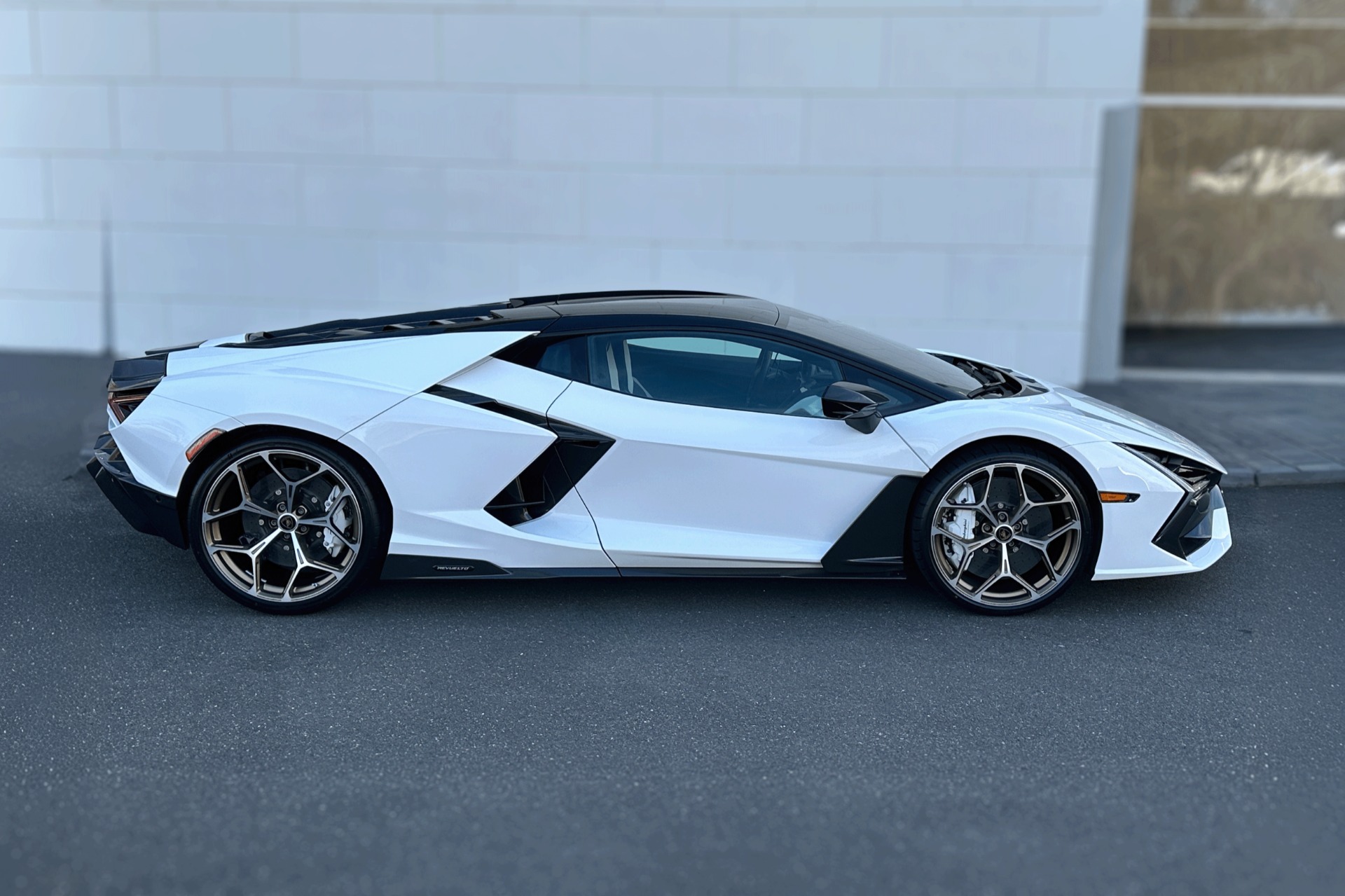 2026 Lamborghini Revuelto Image 3