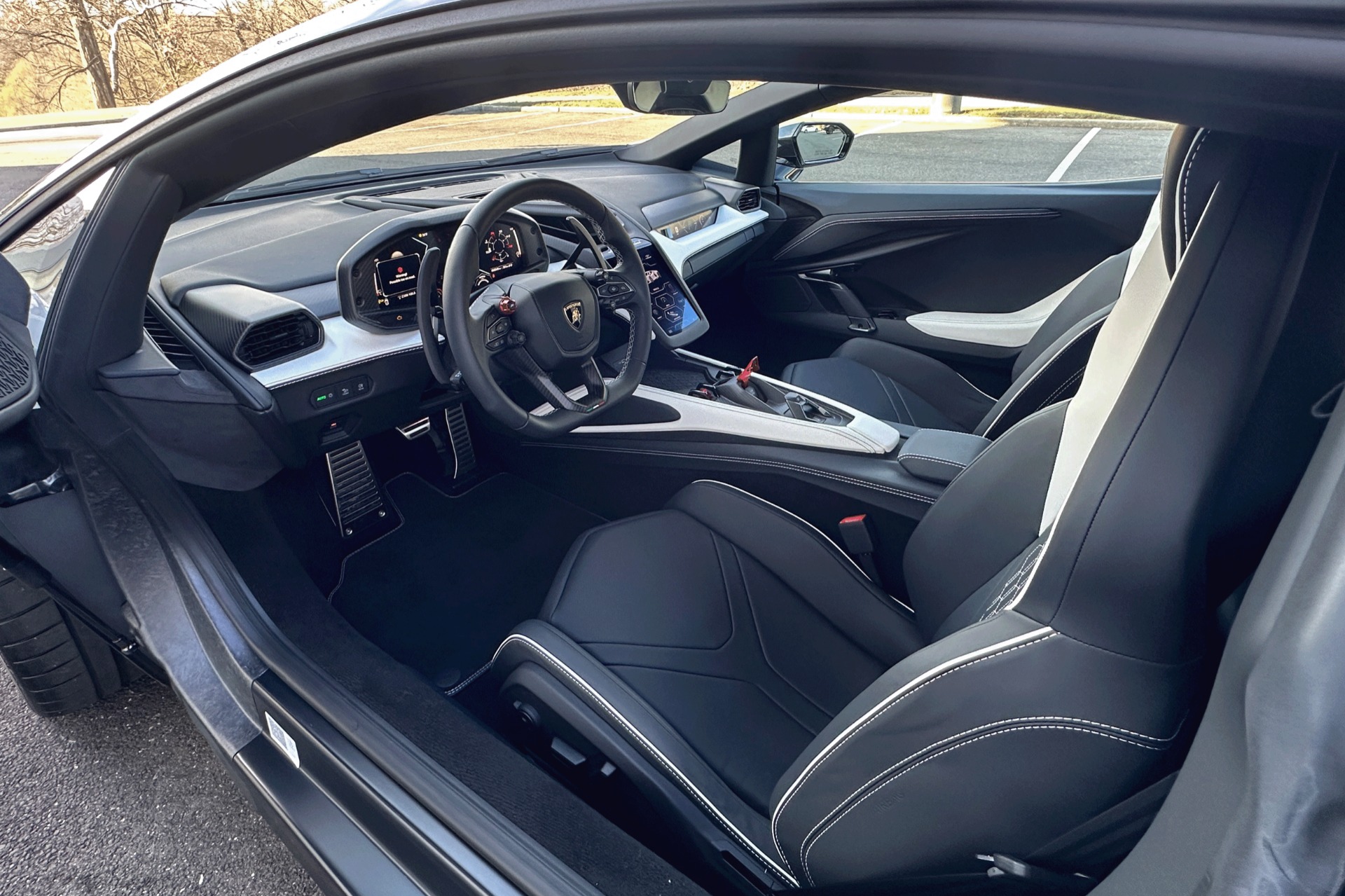 2026 Lamborghini Revuelto Image 7