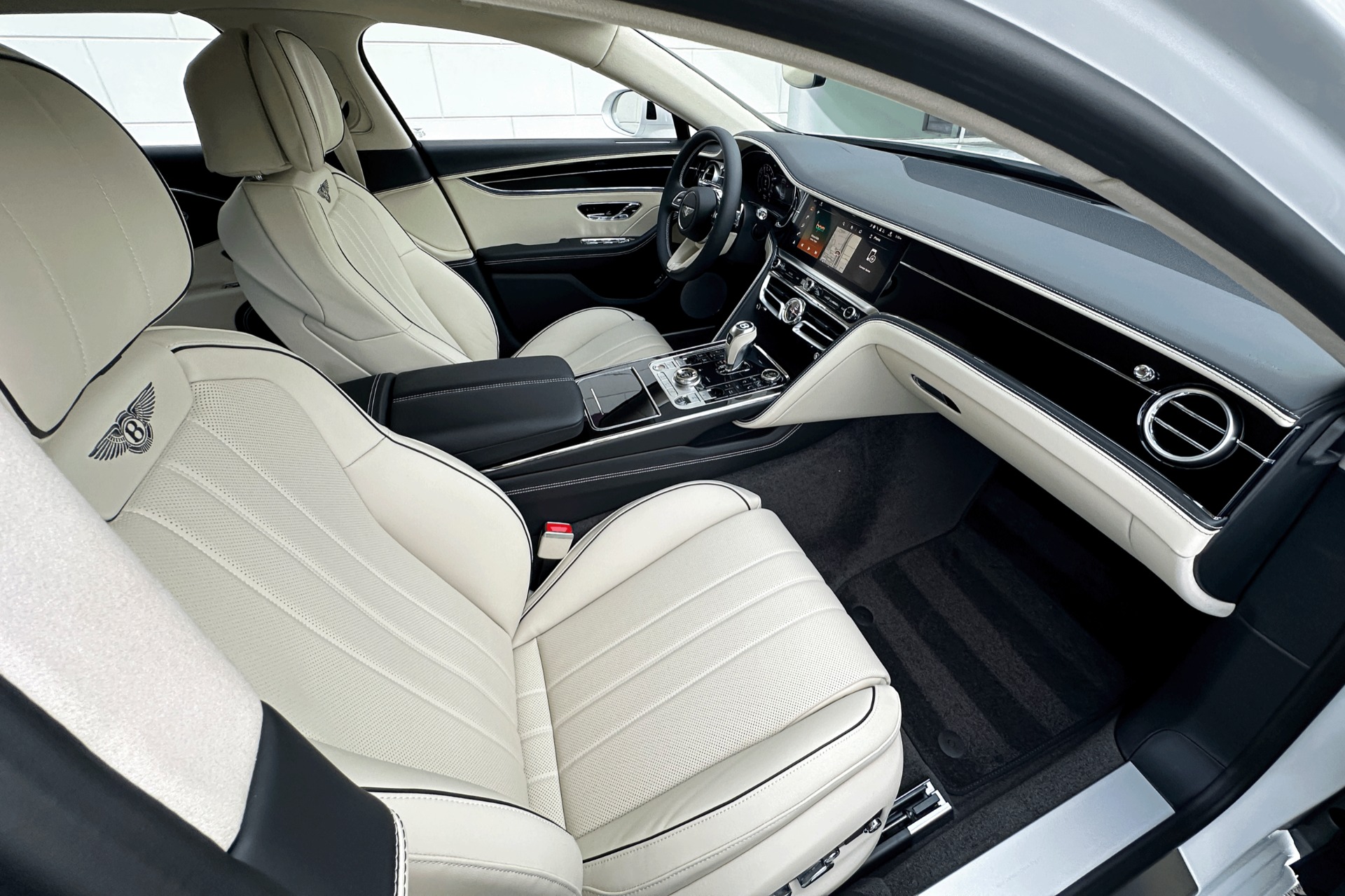 2026 Bentley Flying Spur Image 2