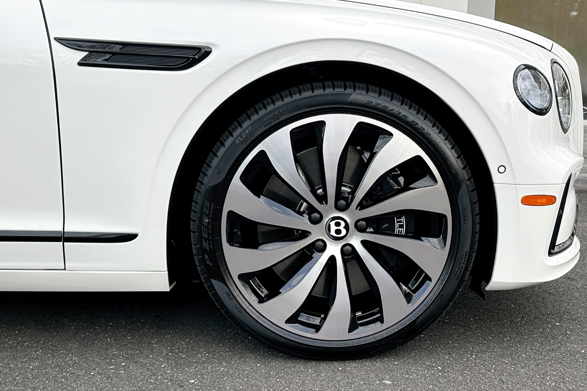 2026 Bentley Flying Spur Image 6