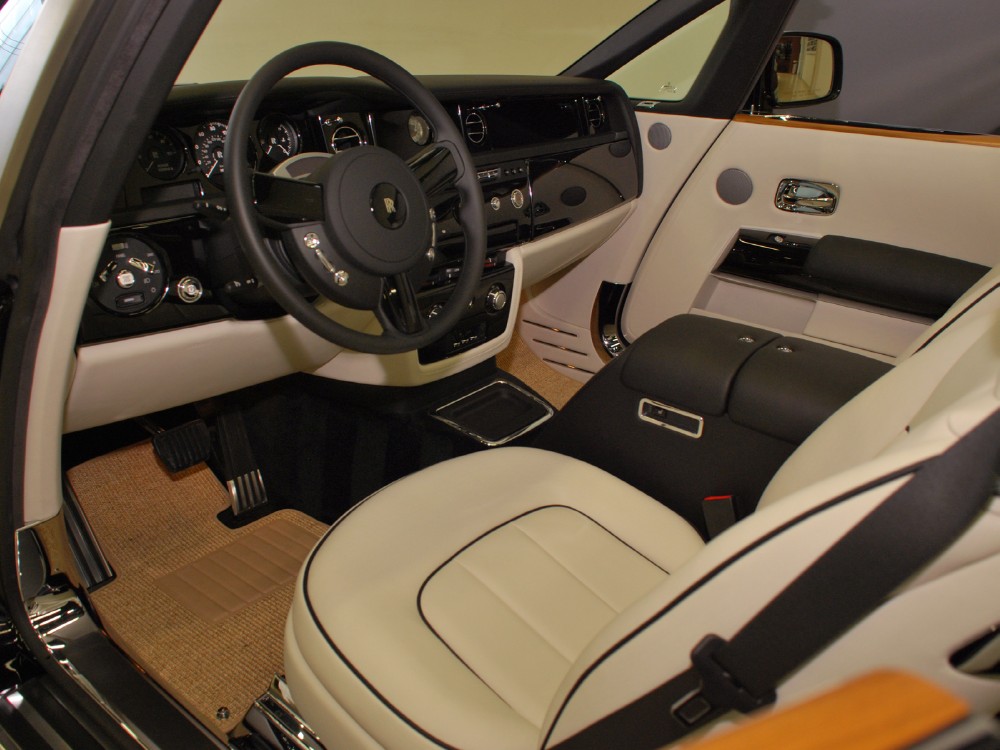 2013 Rolls-Royce Phantom Drophead Coupe (Series II) Image 3