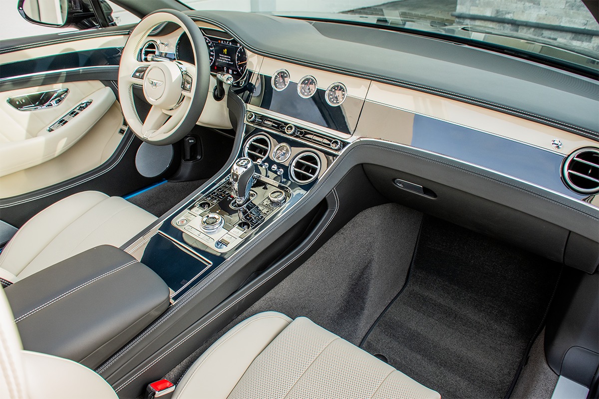 2024 Bentley Continental GTC Image 2