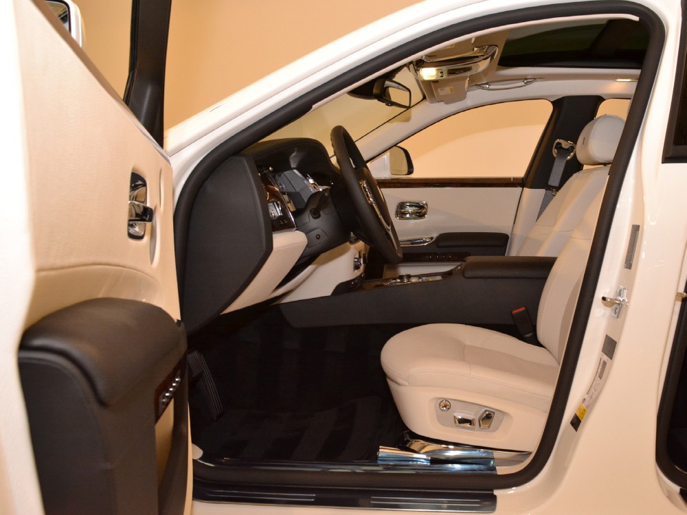 2011 Rolls-Royce Ghost Image 12