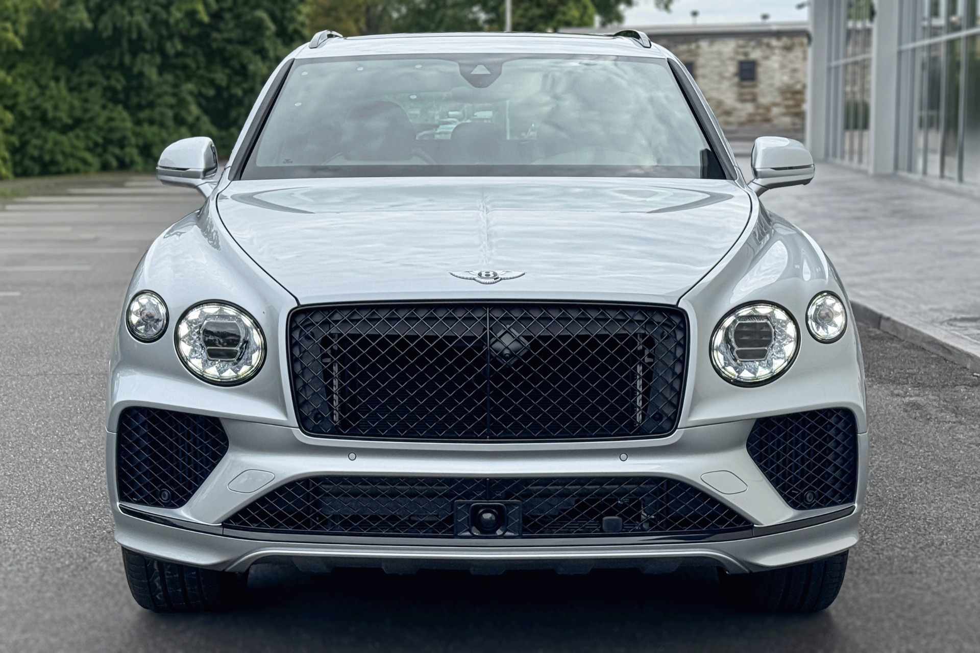 2025 Bentley Bentayga Image 22