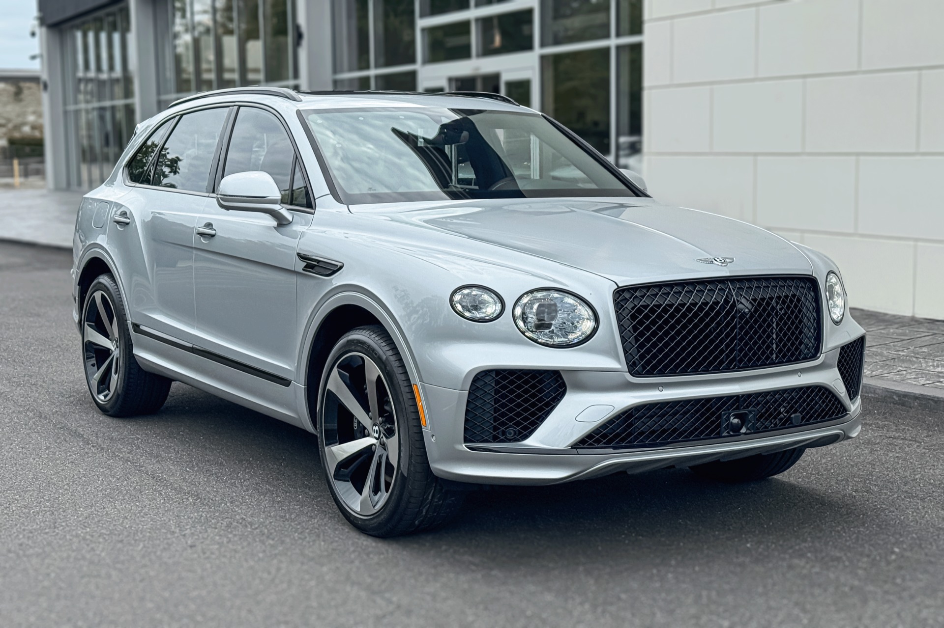 2025 Bentley Bentayga Image 23