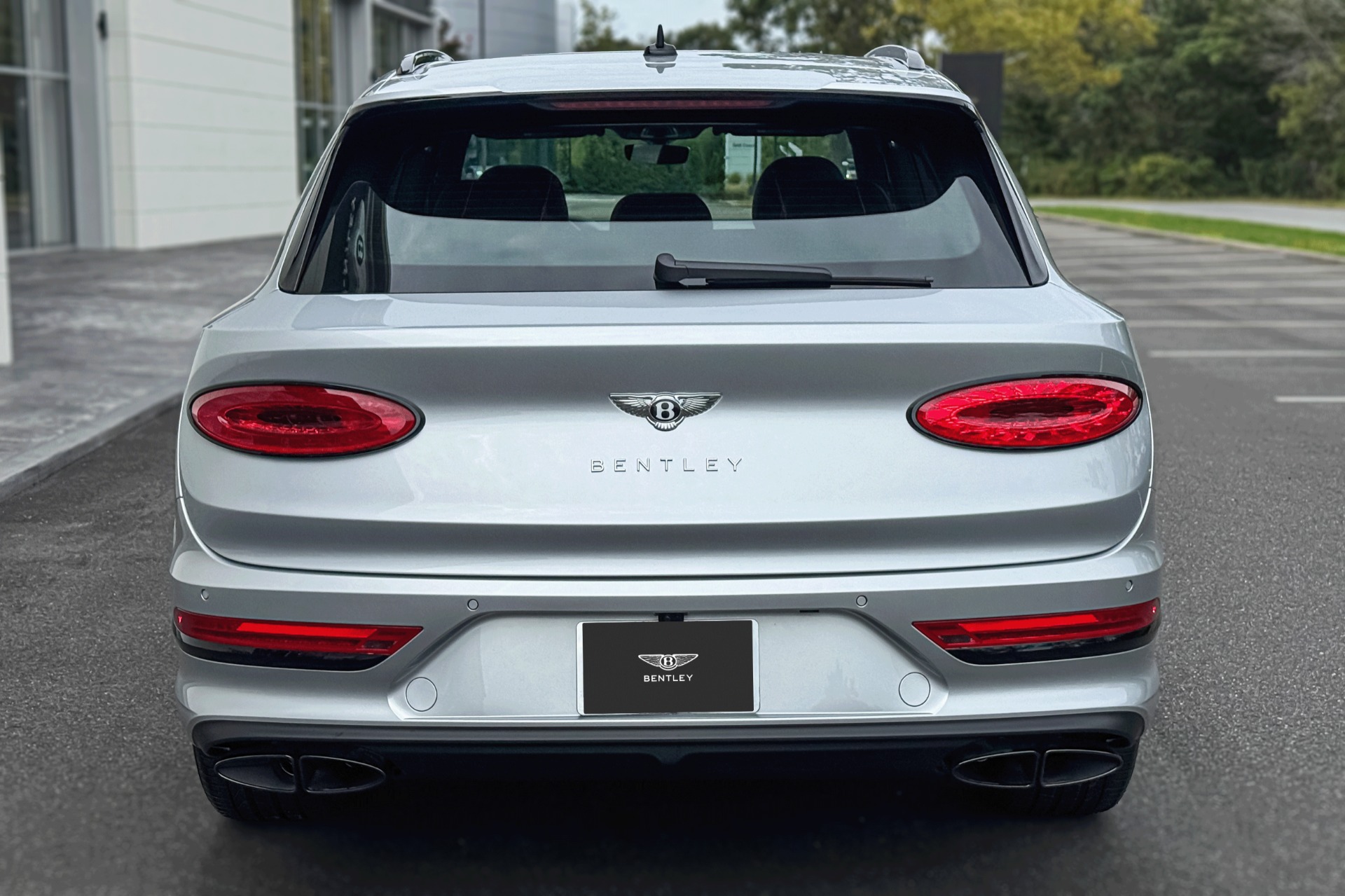 2025 Bentley Bentayga Image 25