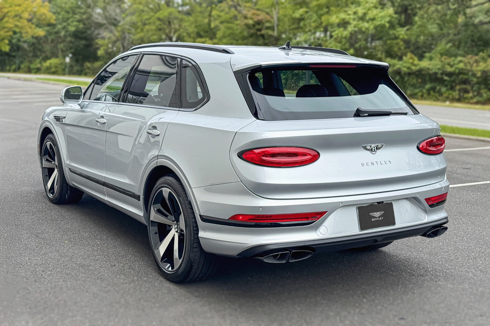 2025 Bentley Bentayga Image 26