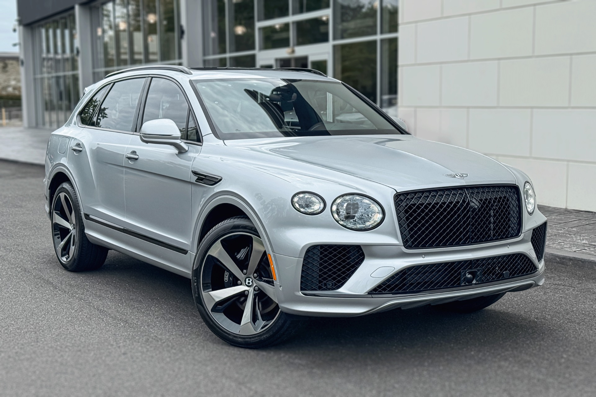 2025 Bentley Bentayga Image 28